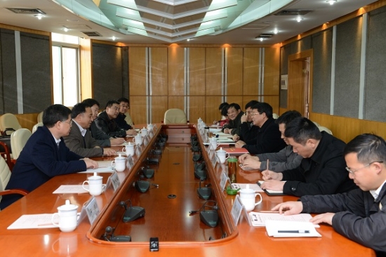 合肥工业大学副校长刘志峰，党委常委、williamhill英国中文官网部长季益洪等出席座谈会